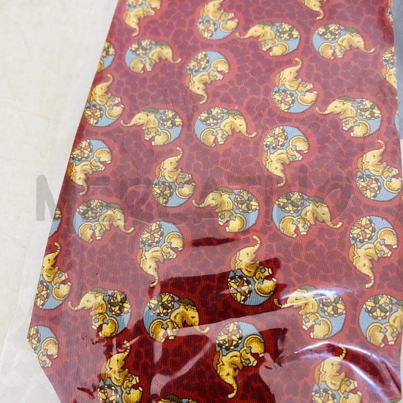 CRAVATTA SALVATORE FERRAGAMO BORDEAUX STAMPA ELEFANTINI  | Mercatino dell'Usato Lago patria - giugliano in c. 4