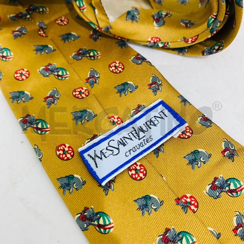 CRAVATTA YVES SAINT LAURENT GIALLO OCRA FANTASIA GATTI | Mercatino dell'Usato Lago patria - giugliano in c. 2