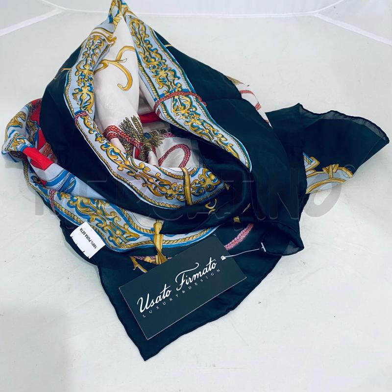 FOULARD 100% SETA NERO FANTASIA ROSSA CENTRALE | Mercatino dell'Usato Lago patria - giugliano in c. 1