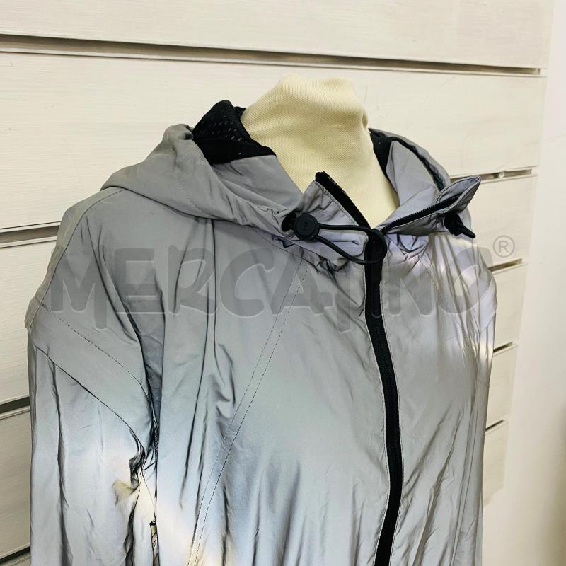 GIUBBINO DONNA VICTORIA SECRET BRIGIO TETTUTO TECNICO PROFILO NERO | Mercatino dell'Usato Lago patria - giugliano in c. 3