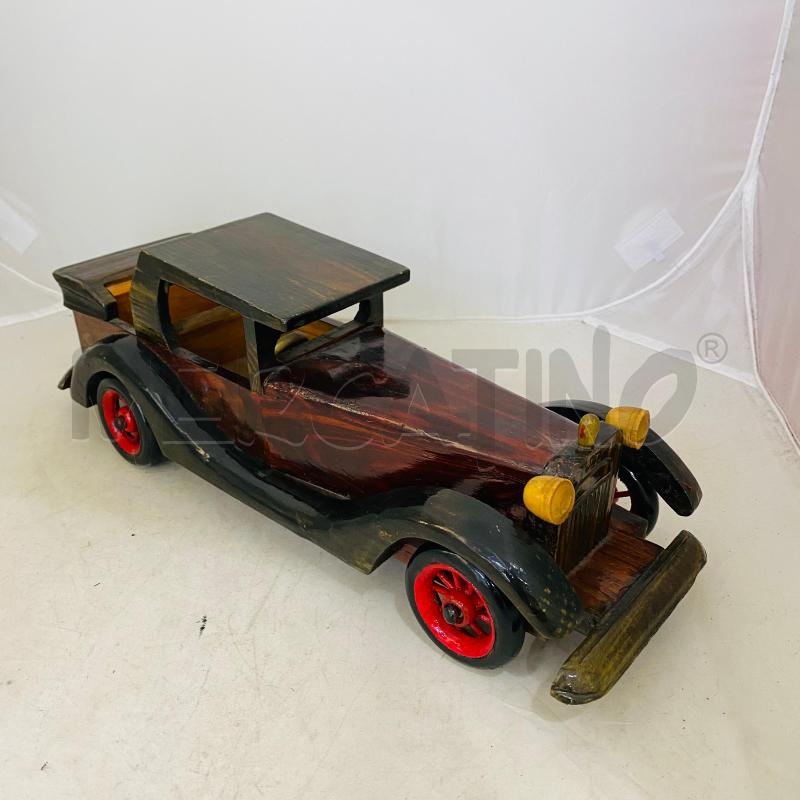 MODELLINO AUTO LEGNO RUOTE ROSSE | Mercatino dell'Usato Lago patria - giugliano in c. 1