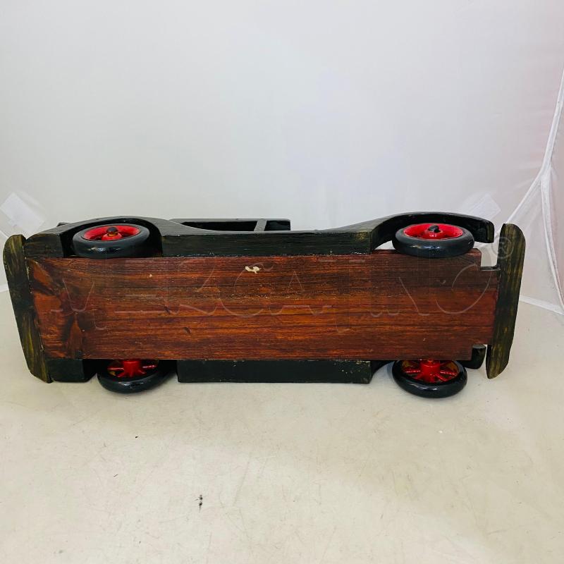 MODELLINO AUTO LEGNO RUOTE ROSSE | Mercatino dell'Usato Lago patria - giugliano in c. 4
