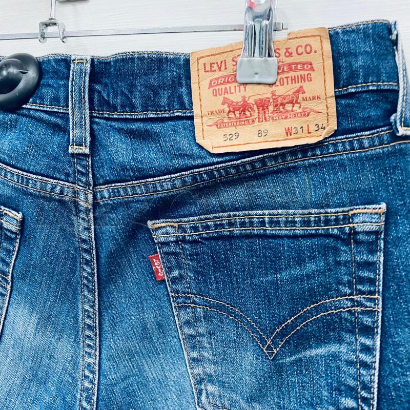 PANTALONCINO UOMO LEVI'S RISVOLTI  | Mercatino dell'Usato Lago patria - giugliano in c. 4