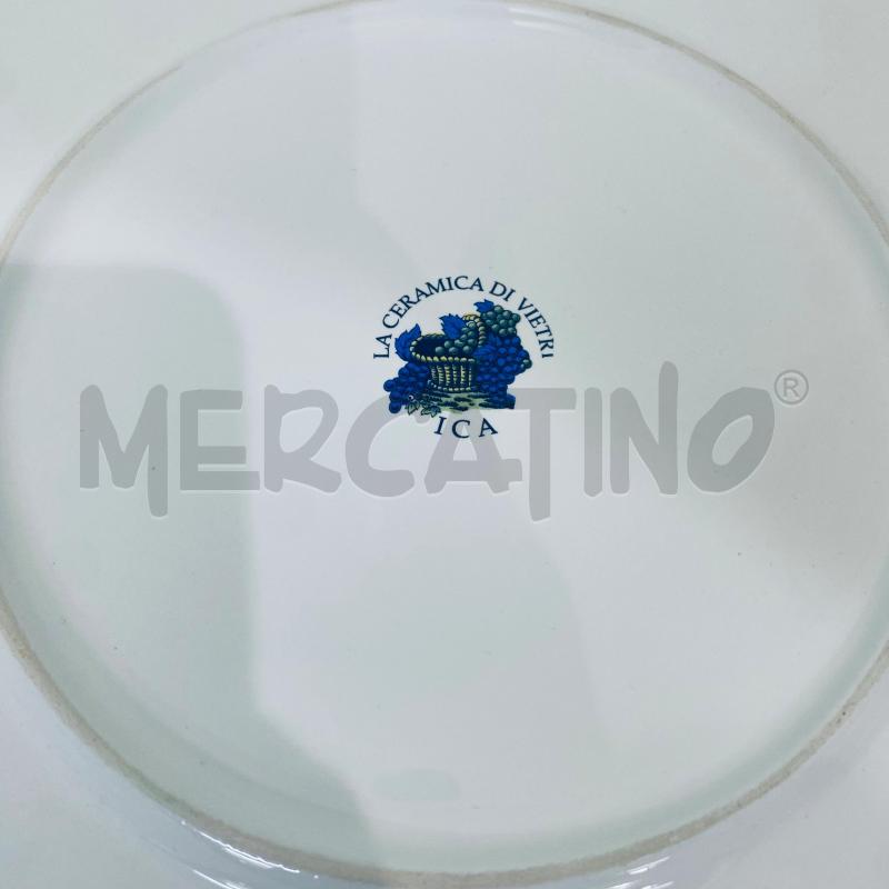 PIATTO LA CERAMICA DI VIETRI BIANCO FIORI BLU | Mercatino dell'Usato Lago patria - giugliano in c. 4