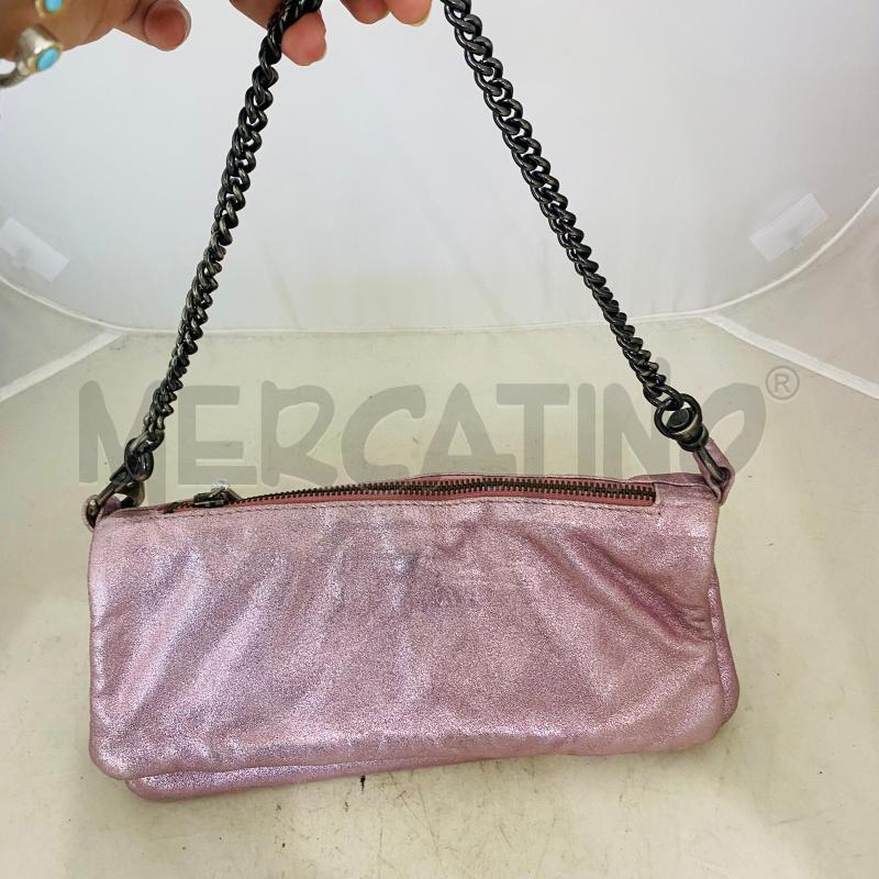 POCHETTE PATRIZIA PEPE PELLE ROSA EFFETTO METALLICO CATENA  | Mercatino dell'Usato Lago patria - giugliano in c. 1