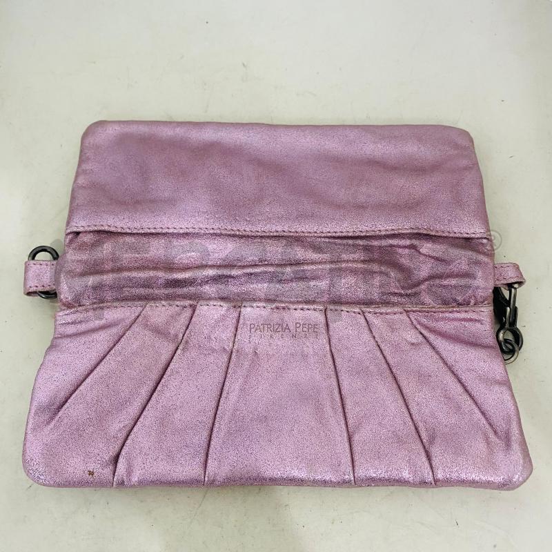 POCHETTE PATRIZIA PEPE PELLE ROSA EFFETTO METALLICO CATENA  | Mercatino dell'Usato Lago patria - giugliano in c. 2