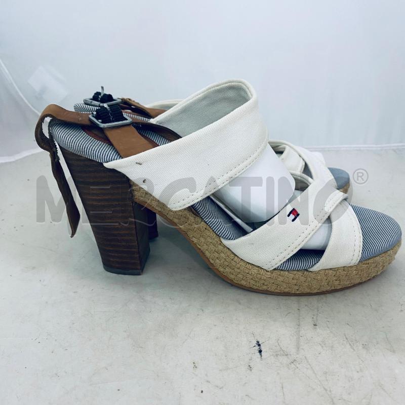 SANDALI DONNA TOMMY HILFIGHER BIANCHI LOGO BANDIERA   | Mercatino dell'Usato Lago patria - giugliano in c. 2