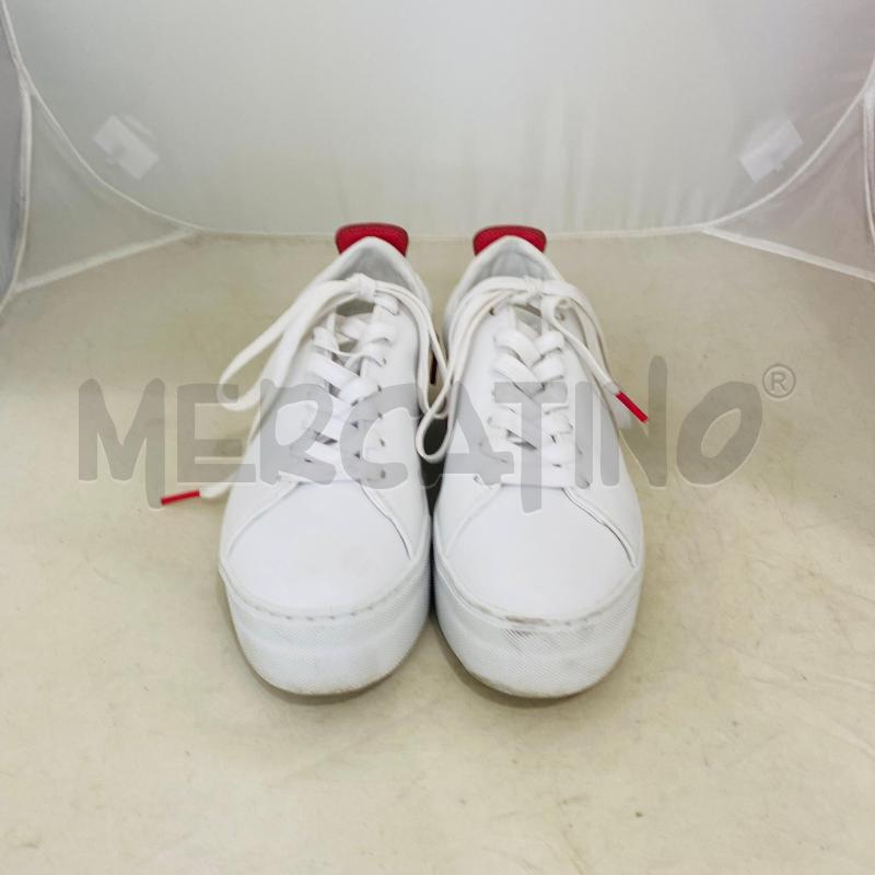 SCARPE DONNA GUESS BIANCHE PROFILO SALMONE | Mercatino dell'Usato Lago patria - giugliano in c. 2