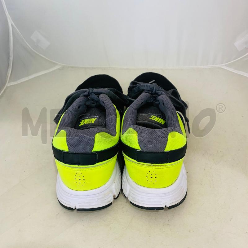 SCARPE UOMO NIKE NERE PROFILO GILALLO FLUO | Mercatino dell'Usato Lago patria - giugliano in c. 4