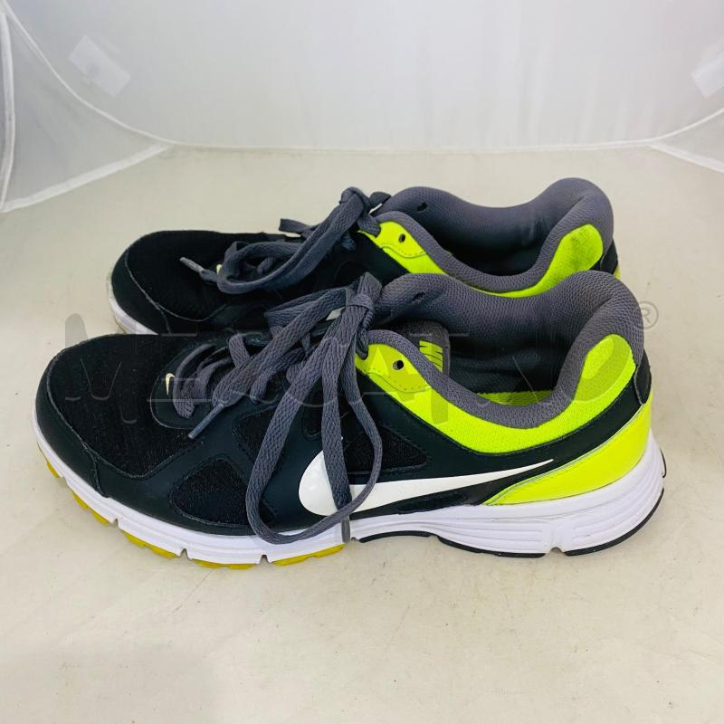SCARPE UOMO NIKE NERE PROFILO GILALLO FLUO | Mercatino dell'Usato Lago patria - giugliano in c. 5