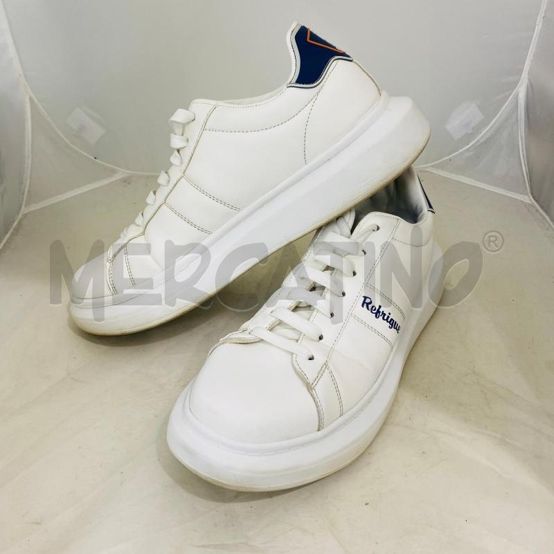 SCARPE UOMO REFRIGUE BIANCHE LOGO BLU  | Mercatino dell'Usato Lago patria - giugliano in c. 1
