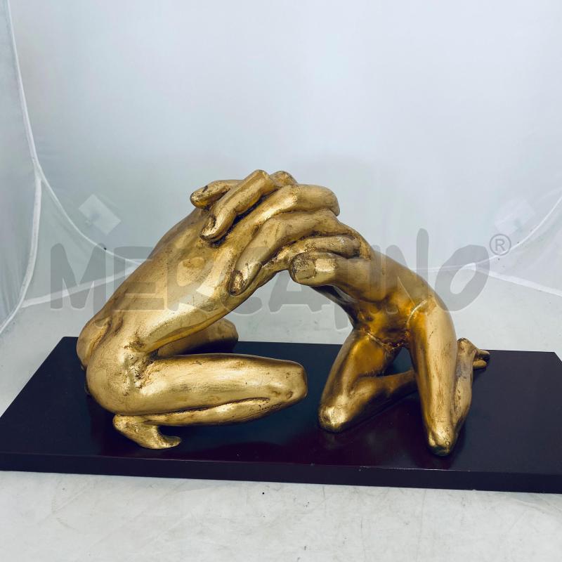 SCULTURA L'ABBRACCIO N2 DORATA | Mercatino dell'Usato Lago patria - giugliano in c. 3