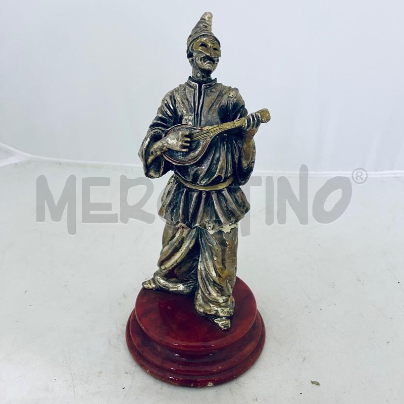 SCULTURA PULCINELLA GRIGIO BASE ROSSA SCHEGG | Mercatino dell'Usato Lago patria - giugliano in c. 1