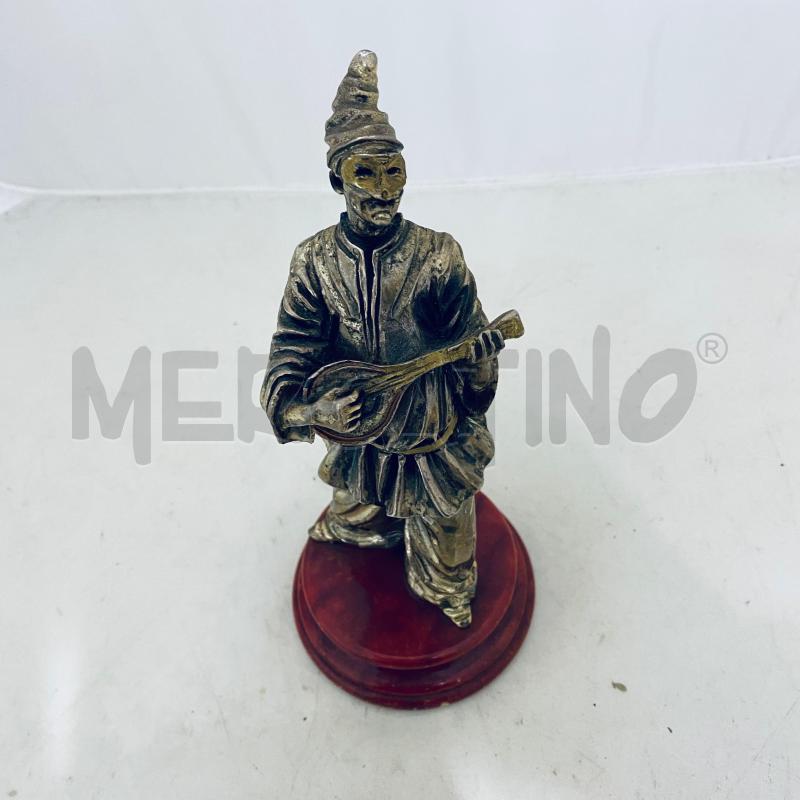 SCULTURA PULCINELLA GRIGIO BASE ROSSA SCHEGG | Mercatino dell'Usato Lago patria - giugliano in c. 2