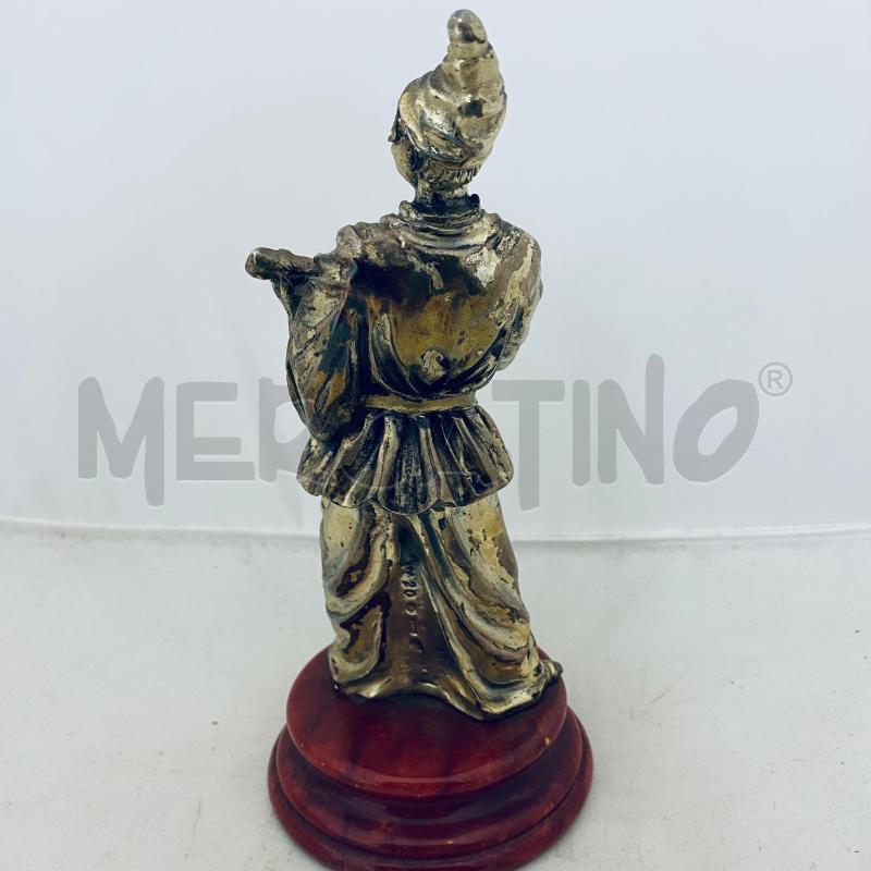 SCULTURA PULCINELLA GRIGIO BASE ROSSA SCHEGG | Mercatino dell'Usato Lago patria - giugliano in c. 3