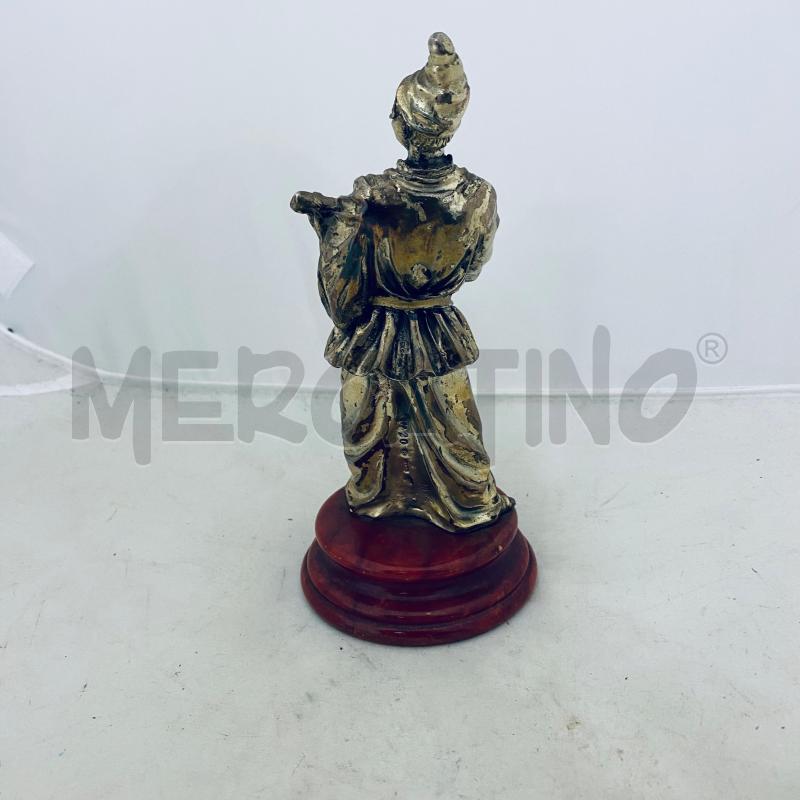 SCULTURA PULCINELLA GRIGIO BASE ROSSA SCHEGG | Mercatino dell'Usato Lago patria - giugliano in c. 5