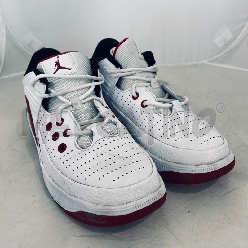 SNEAKERS JORDAN MAX AURA BIANCHE E ROSSE | Mercatino dell'Usato Lago patria - giugliano in c. 1