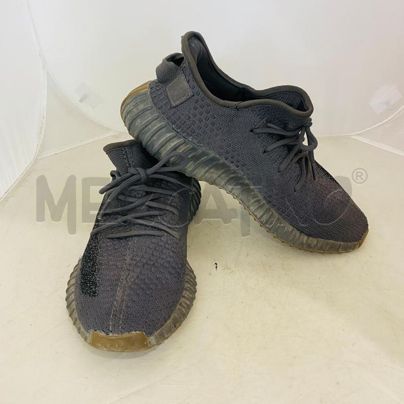 SNEAKERS UOMO ADIDAS YEEZY BOOST GRIGIO TELA | Mercatino dell'Usato Lago patria - giugliano in c. 2