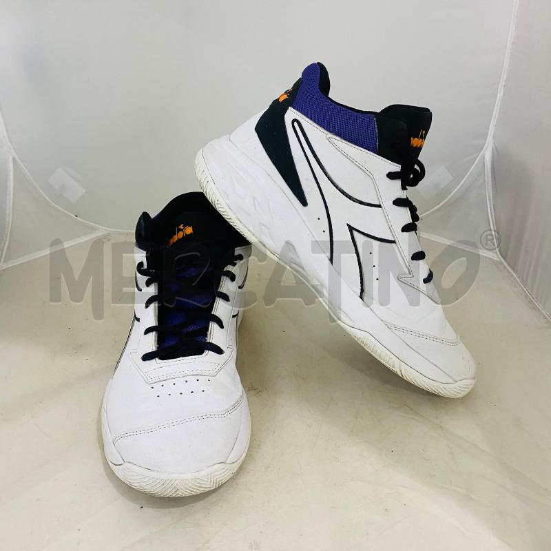 SNEAKERS UOMO DIADORA BIANCHE PROFILO VIOLA PICC SEGNI USURA | Mercatino dell'Usato Lago patria - giugliano in c. 1