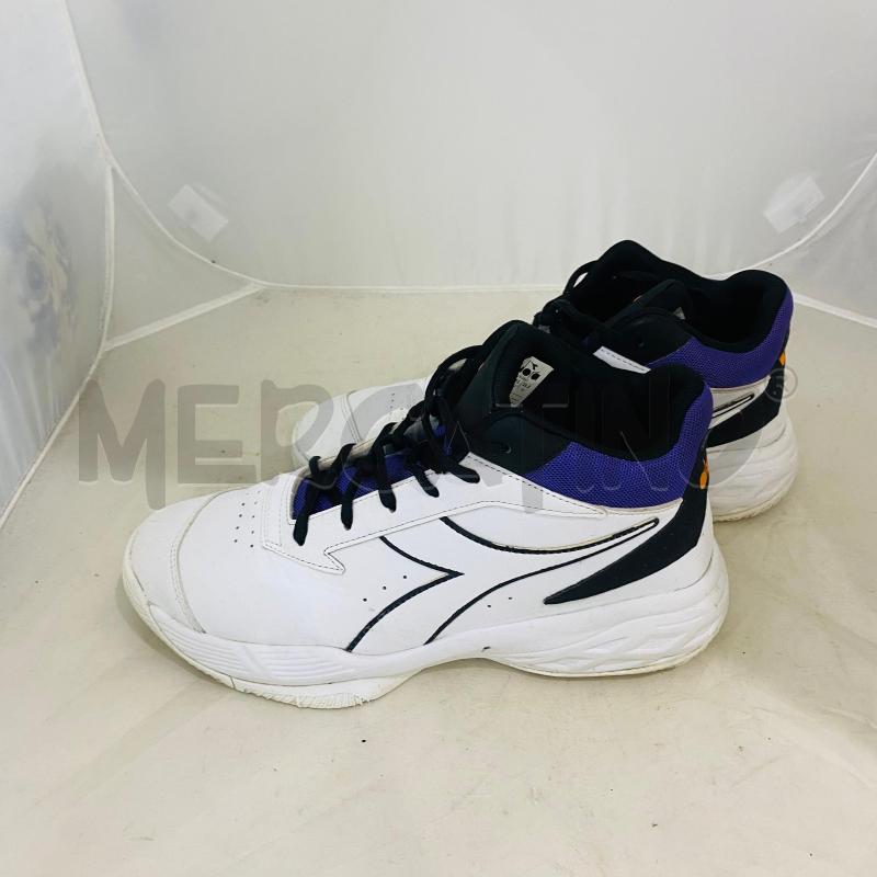 SNEAKERS UOMO DIADORA BIANCHE PROFILO VIOLA PICC SEGNI USURA | Mercatino dell'Usato Lago patria - giugliano in c. 3