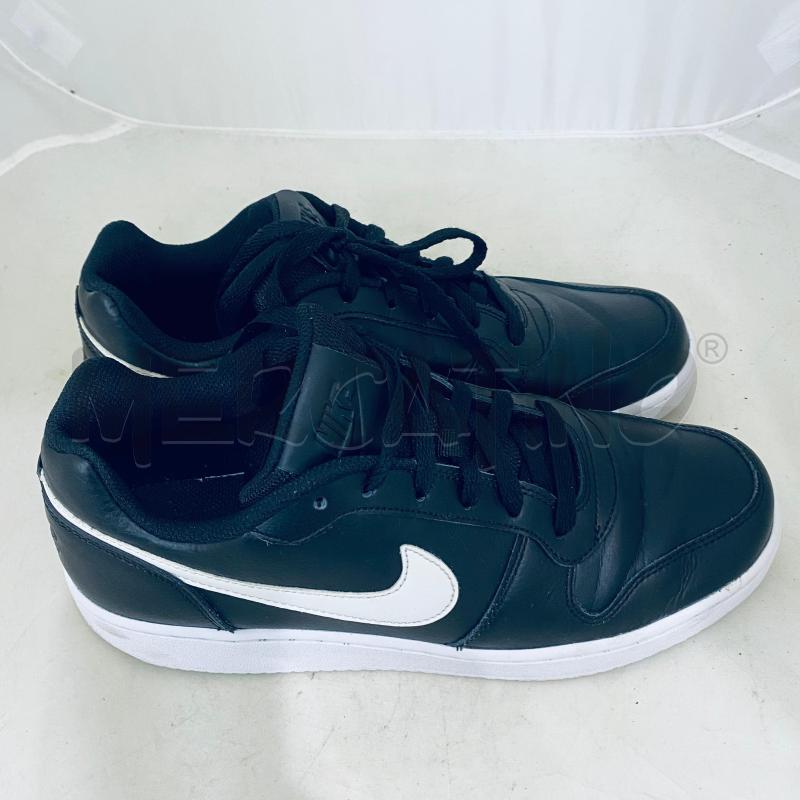 SNEAKERS UOMO NIKE NERE BAFFO BIANCO | Mercatino dell'Usato Lago patria - giugliano in c. 2