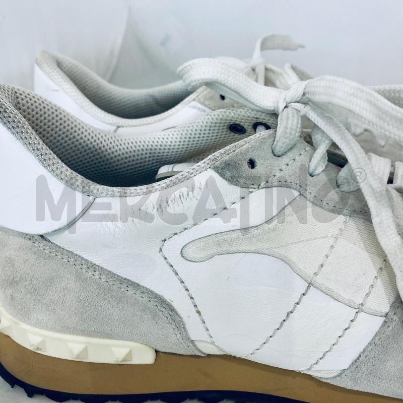 SNEAKERS UOMO VALENTINO BIANCHE BEIGE PICCOLE BORCHIE GOMMA | Mercatino dell'Usato Lago patria - giugliano in c. 3