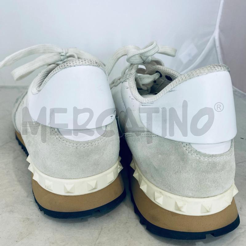 SNEAKERS UOMO VALENTINO BIANCHE BEIGE PICCOLE BORCHIE GOMMA | Mercatino dell'Usato Lago patria - giugliano in c. 4