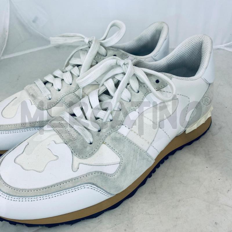 SNEAKERS UOMO VALENTINO BIANCHE BEIGE PICCOLE BORCHIE GOMMA | Mercatino dell'Usato Lago patria - giugliano in c. 5