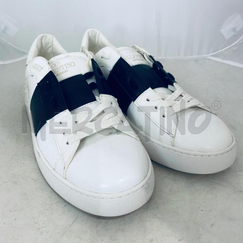 SNEAKERS UOMO VALENTINO BIANCHE NERE BORCHIE PICC SEGNI USURA | Mercatino dell'Usato Lago patria - giugliano in c. 1