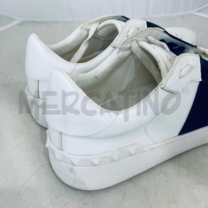 SNEAKERS UOMO VALENTINO BIANCHE NERE BORCHIE PICC SEGNI USURA | Mercatino dell'Usato Lago patria - giugliano in c. 5