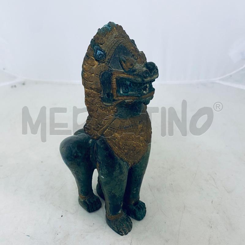 STATUETTA LEONE METALLO DORATO THAILANDESE DIFETTO PIEDE AVANTI | Mercatino dell'Usato Lago patria - giugliano in c. 1