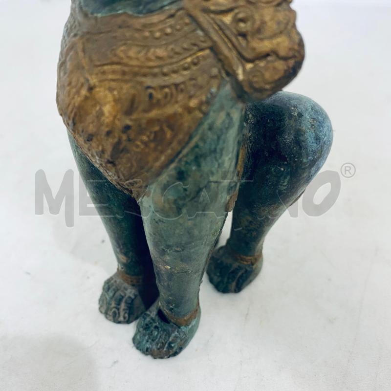 STATUETTA LEONE METALLO DORATO THAILANDESE DIFETTO PIEDE AVANTI | Mercatino dell'Usato Lago patria - giugliano in c. 2