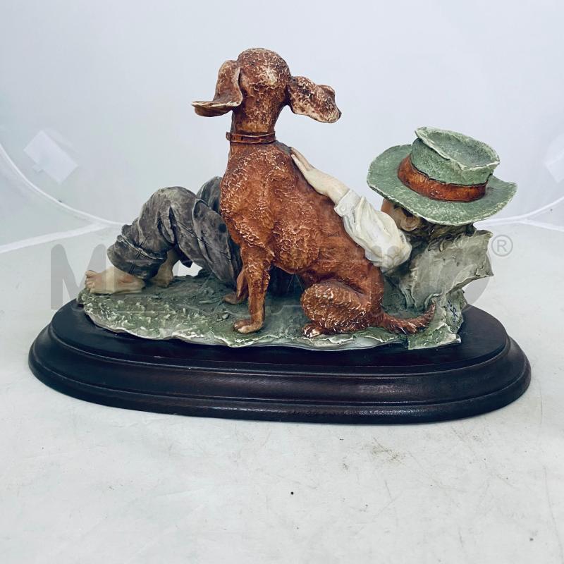 STATUINA G.ARMANI RAGAZZO SDRAIATO CON CANE | Mercatino dell'Usato Lago patria - giugliano in c. 5
