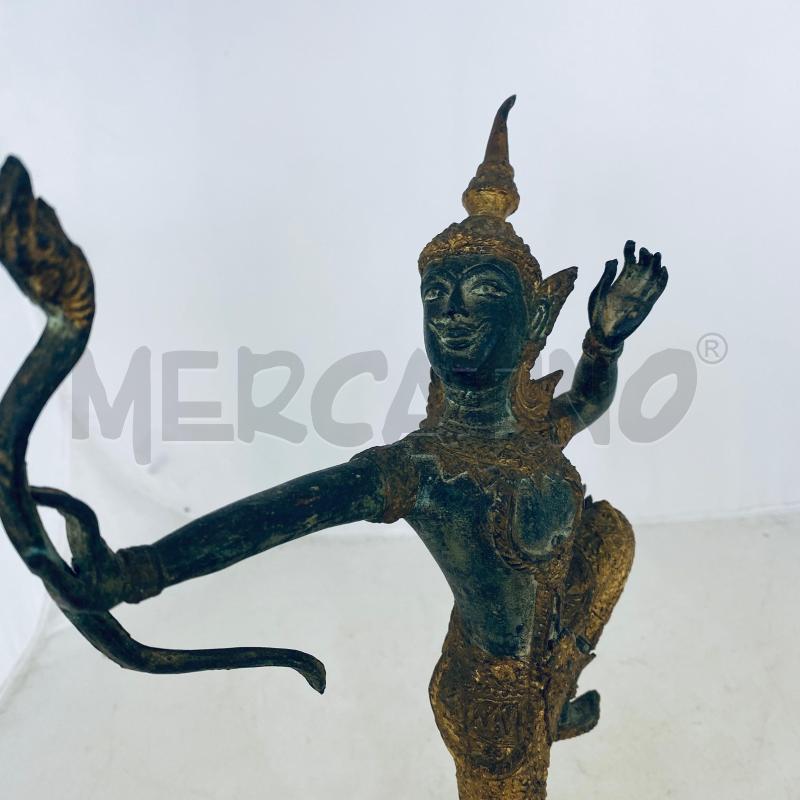 STATUINA THAILANDESE BASE NERA PIEDE ALZATO | Mercatino dell'Usato Lago patria - giugliano in c. 3