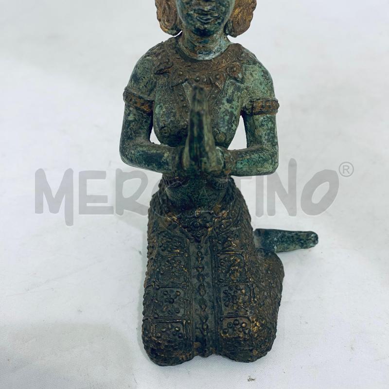 STATUINA THAILANDESE SEDUTA MANI GIUNTE | Mercatino dell'Usato Lago patria - giugliano in c. 4