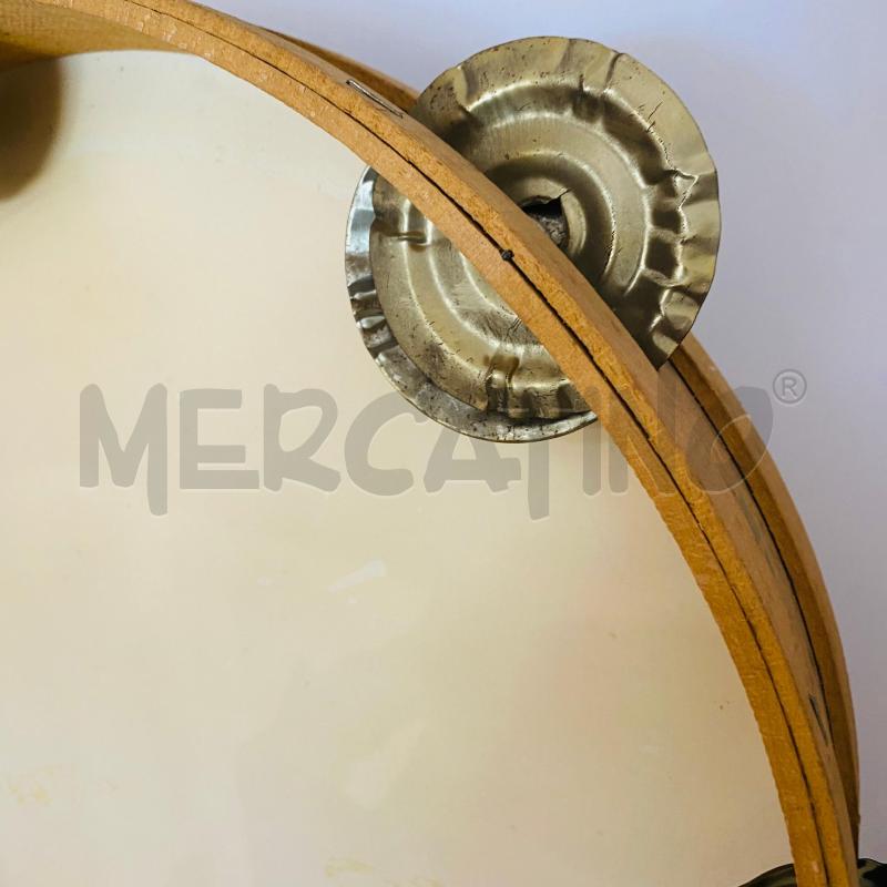 TAMBURO LEGNO GRANDE IMMAGINE BIMBO CHE SUONA | Mercatino dell'Usato Lago patria - giugliano in c. 3