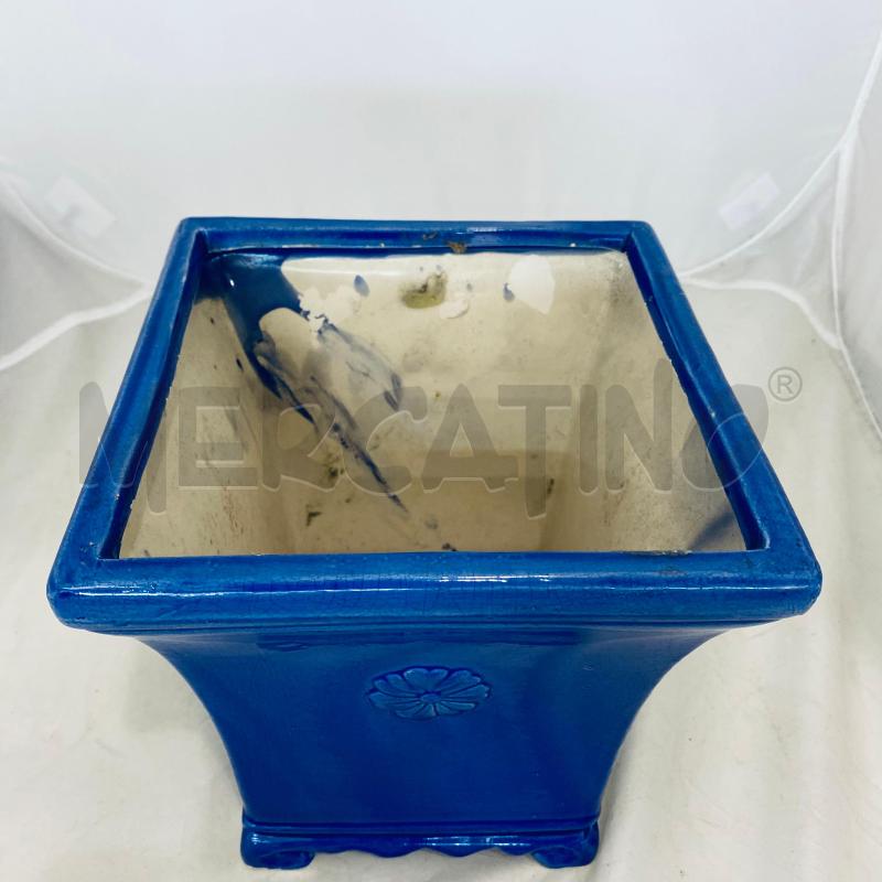 VASO BLU CN FIORE IN RILIEVO | Mercatino dell'Usato Lago patria - giugliano in c. 2