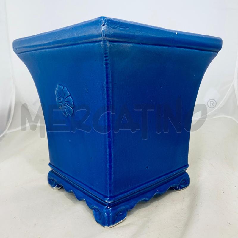 VASO BLU CN FIORE IN RILIEVO | Mercatino dell'Usato Lago patria - giugliano in c. 3