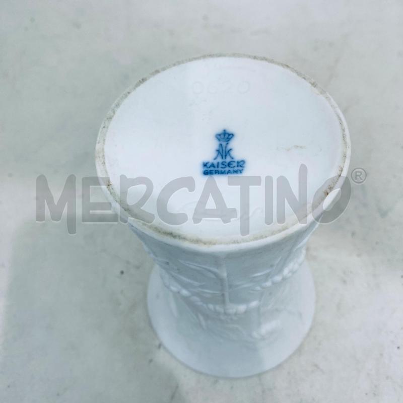 VASO KAISER GERMANY BIANCO FIORI IN RILIEVO  | Mercatino dell'Usato Lago patria - giugliano in c. 3