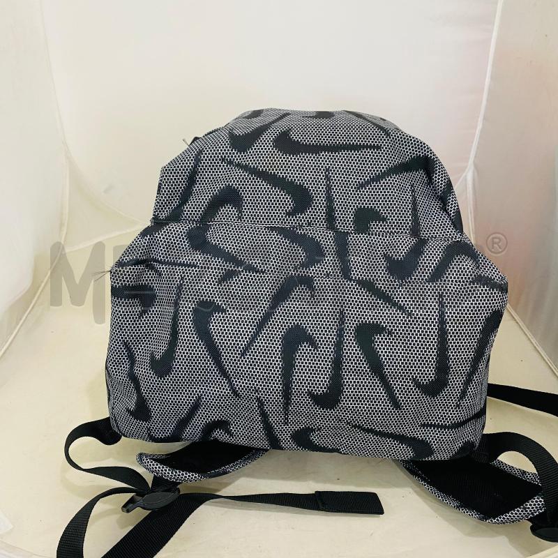 ZAINO NIKE GRIGIO SCRITTA BIANCA LOGO RIPETUTO  | Mercatino dell'Usato Lago patria - giugliano in c. 3