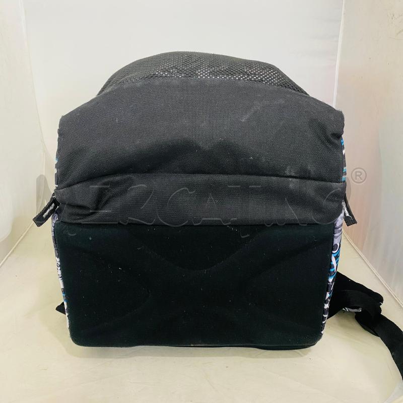 ZAINO SCUOLA SEVEN NERO SCRITTE PROFILO AZZURRO | Mercatino dell'Usato Lago patria - giugliano in c. 3