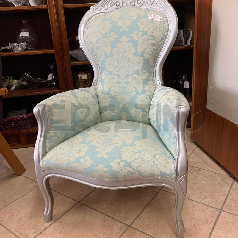 POLTRONA IN ARGENTO TESSUTO DAMASCO  | Mercatino dell'Usato Varcaturo - giugliano in c. 2