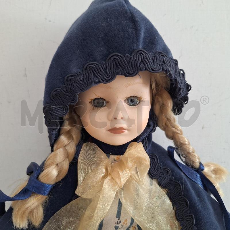 BAMBOLA PORCELLANA VESTITO BLU | Mercatino dell'Usato Ottaviano 2
