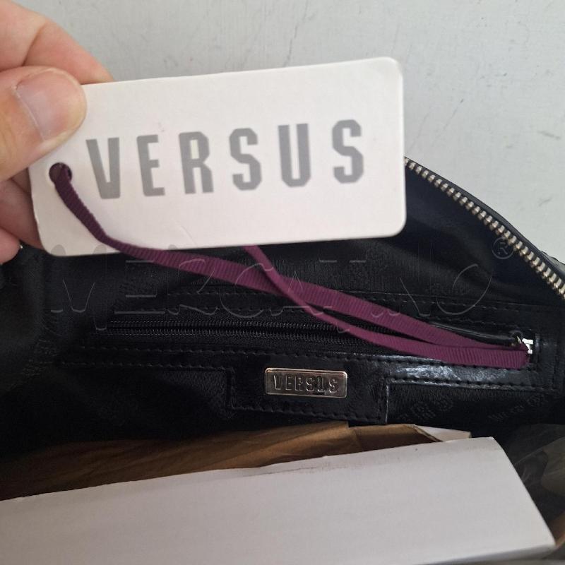BORSA DONNA VERSUS NERO BLU LOGO  | Mercatino dell'Usato Ottaviano 4