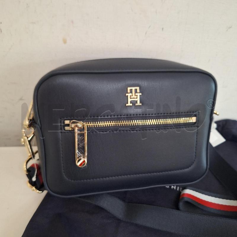 BORSETTA DONNA TOMMY HILFIGER CAMERA BAG BLU NUOVO | Mercatino dell'Usato Ottaviano 4