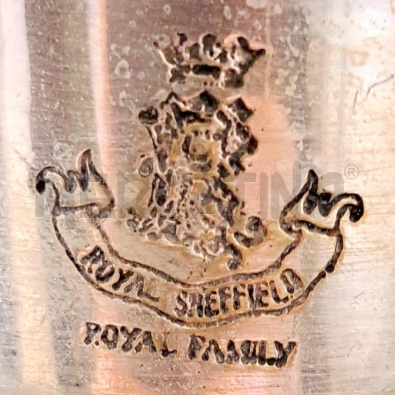CANDELIERE ROYAL SHEFFIELD ROYAL FAMILY BASE RILIEVI - 24 CM.  | Mercatino dell'Usato Ottaviano 2