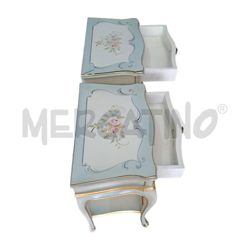 COMODINI COPPIA STILE VENEZIANO BIANCO CELESTE FIORI PIANO VETRO | Mercatino dell'Usato Ottaviano 2