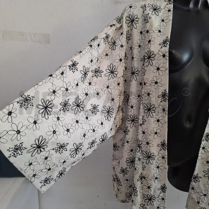 COPRI SPALLA CENTOLINO BIANCO NERO FIORI NUOVO | Mercatino dell'Usato Ottaviano 3