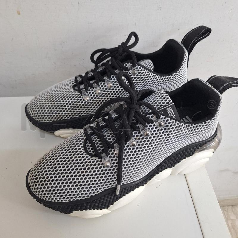 SCARPE UOMO MOSCHINO COUTURE BIANCO NERO | Mercatino dell'Usato Ottaviano 2