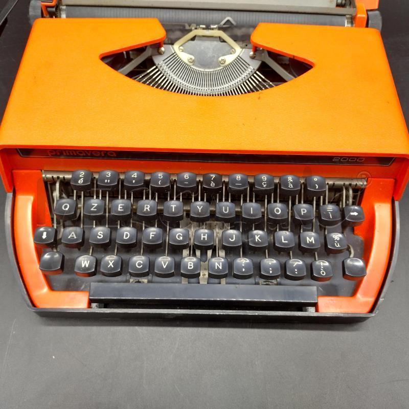 MACCHINA DA SCRIVERE PRIMAVERA 2000 ARANCIO | Mercatino dell'Usato Oristano 3